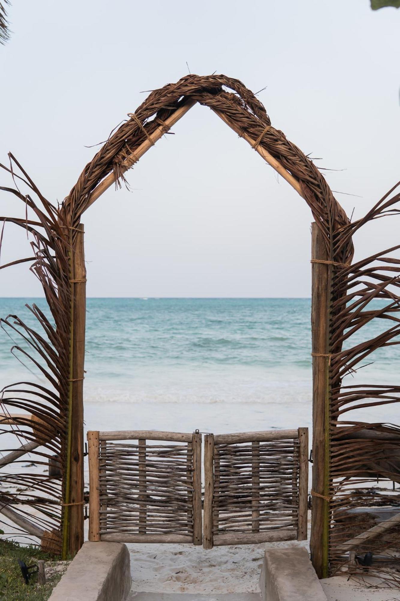 Kima Serviced Beach House & Suites Bwejuu Exterior foto