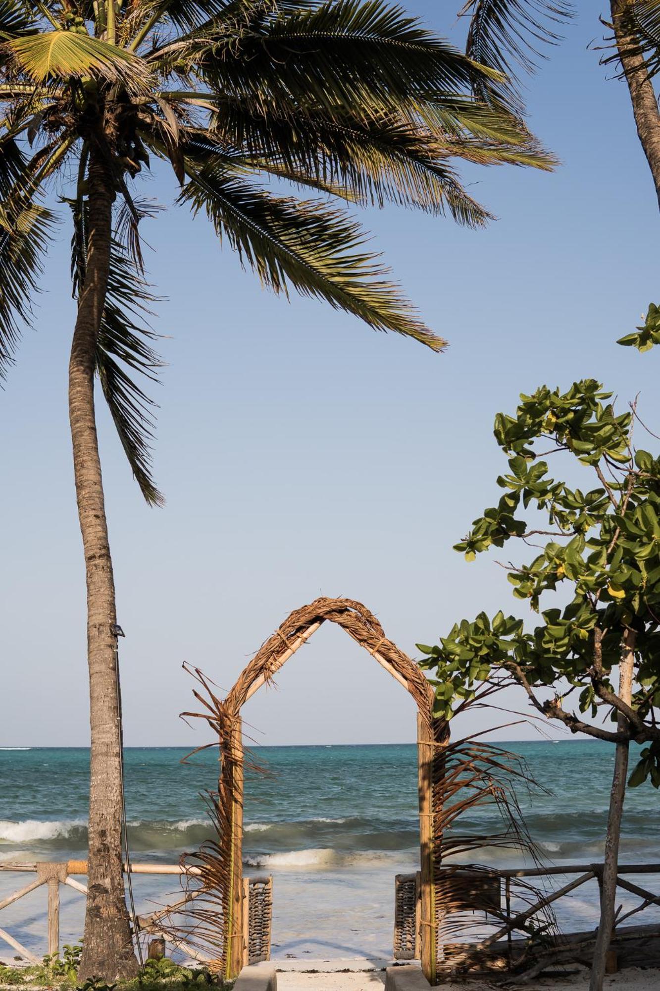 Kima Serviced Beach House & Suites Bwejuu Exterior foto